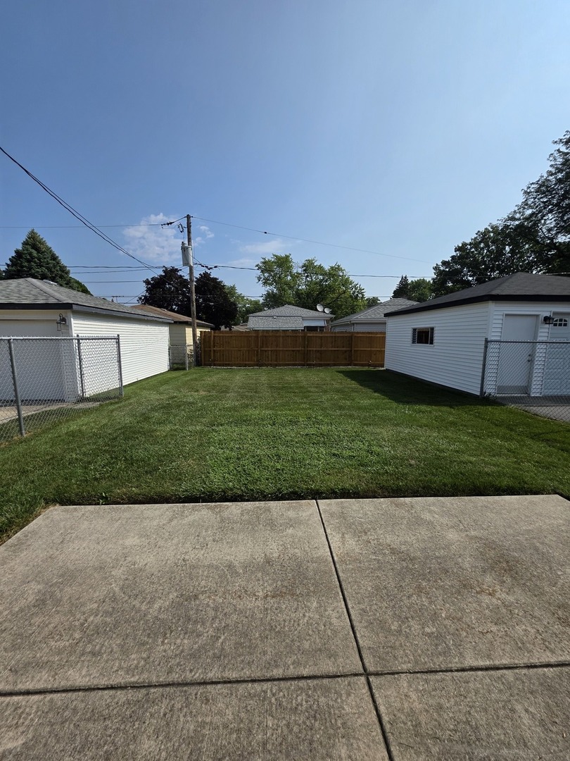 15647 Mutual Terrace, South Holland, IL 60473