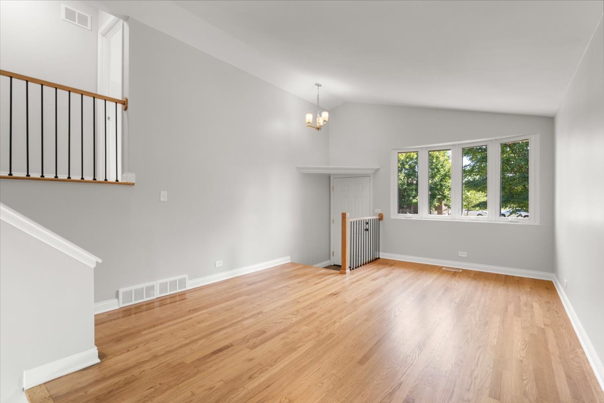 1704 N Drury Lane, Arlington Heights, IL 60005