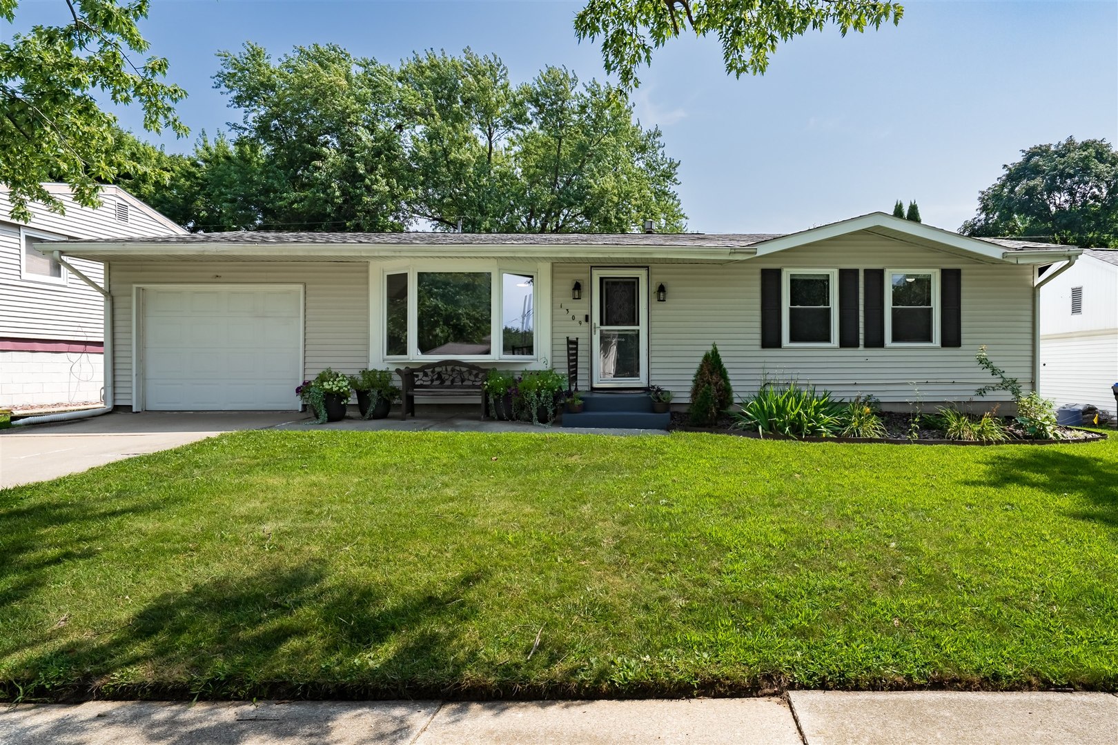 1309 Dogwood Lane, Bloomington, IL 61704