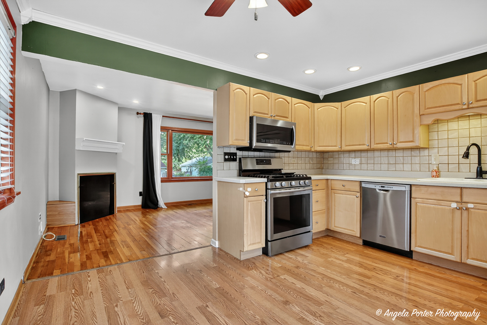 4409 Prairie Avenue, McHenry, IL 60050