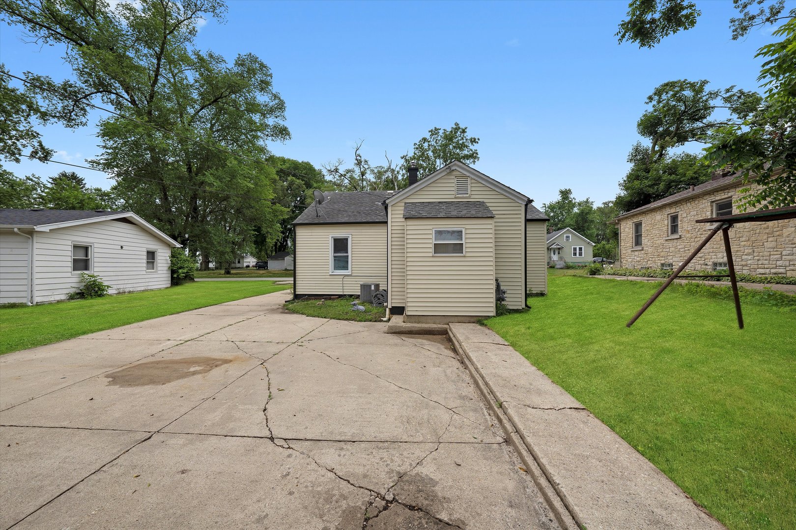 309 SE Circle Drive, Joliet, IL 60433
