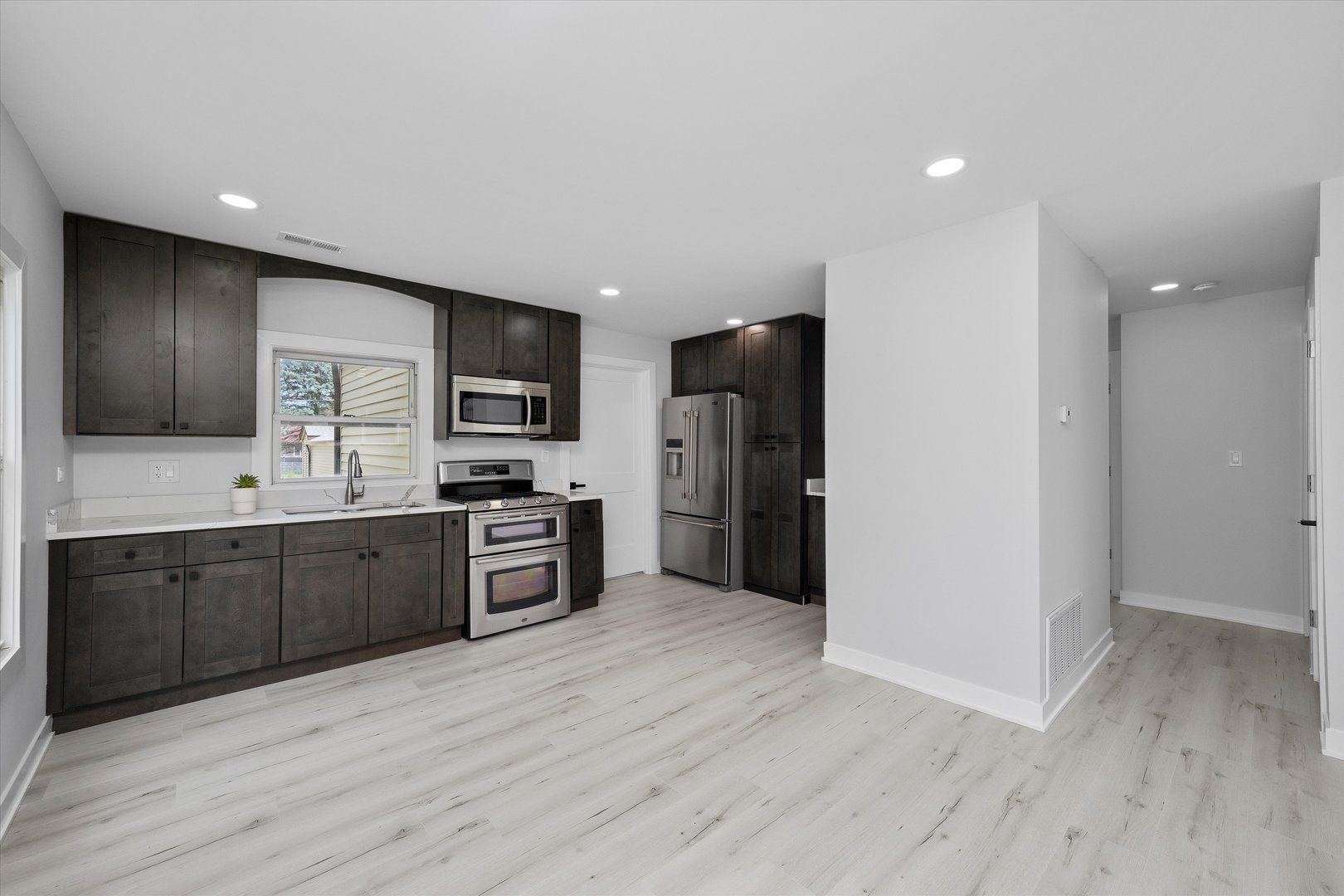 309 SE Circle Drive, Joliet, IL 60433
