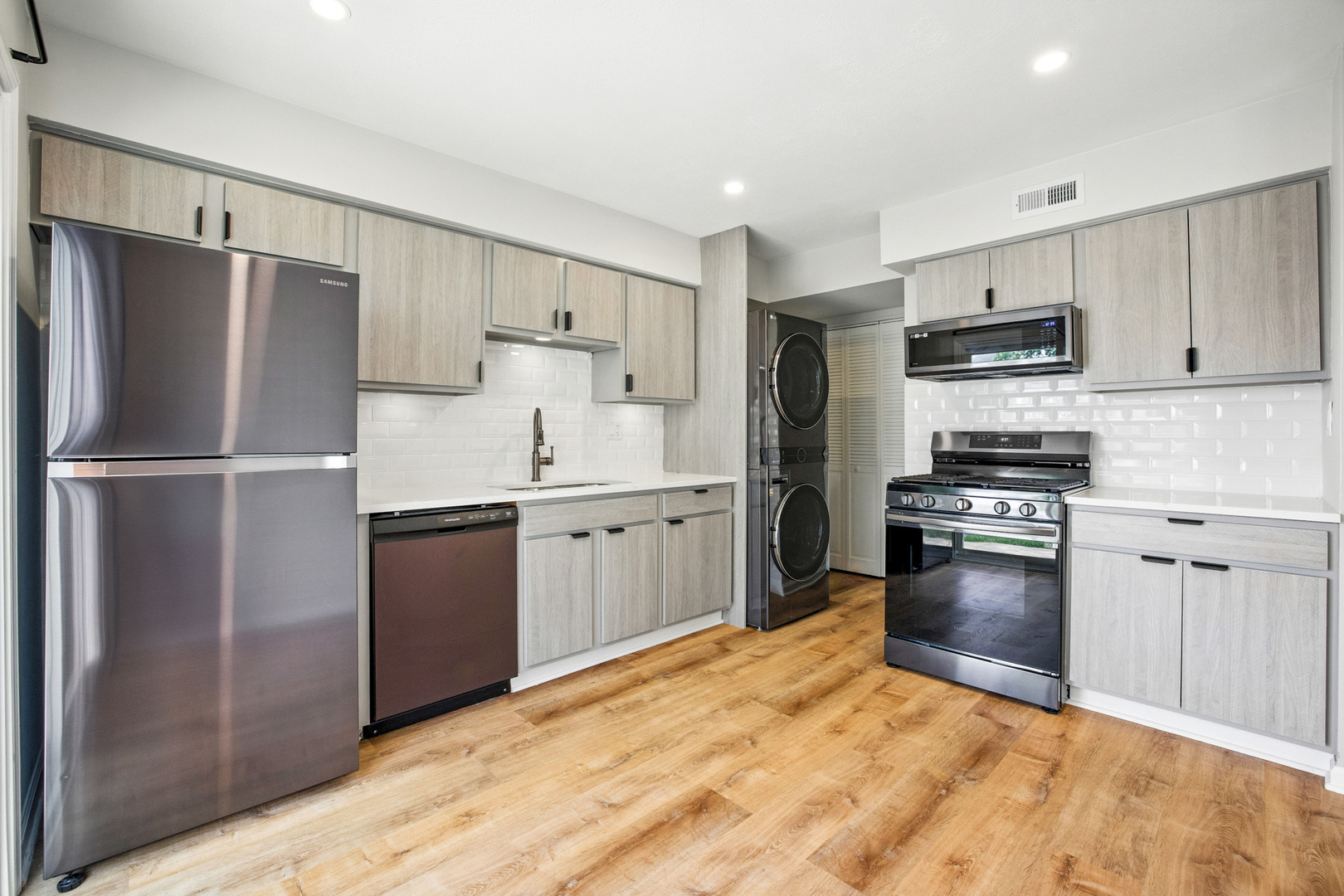 195 Thomas Court #A, Bartlett, IL 60103