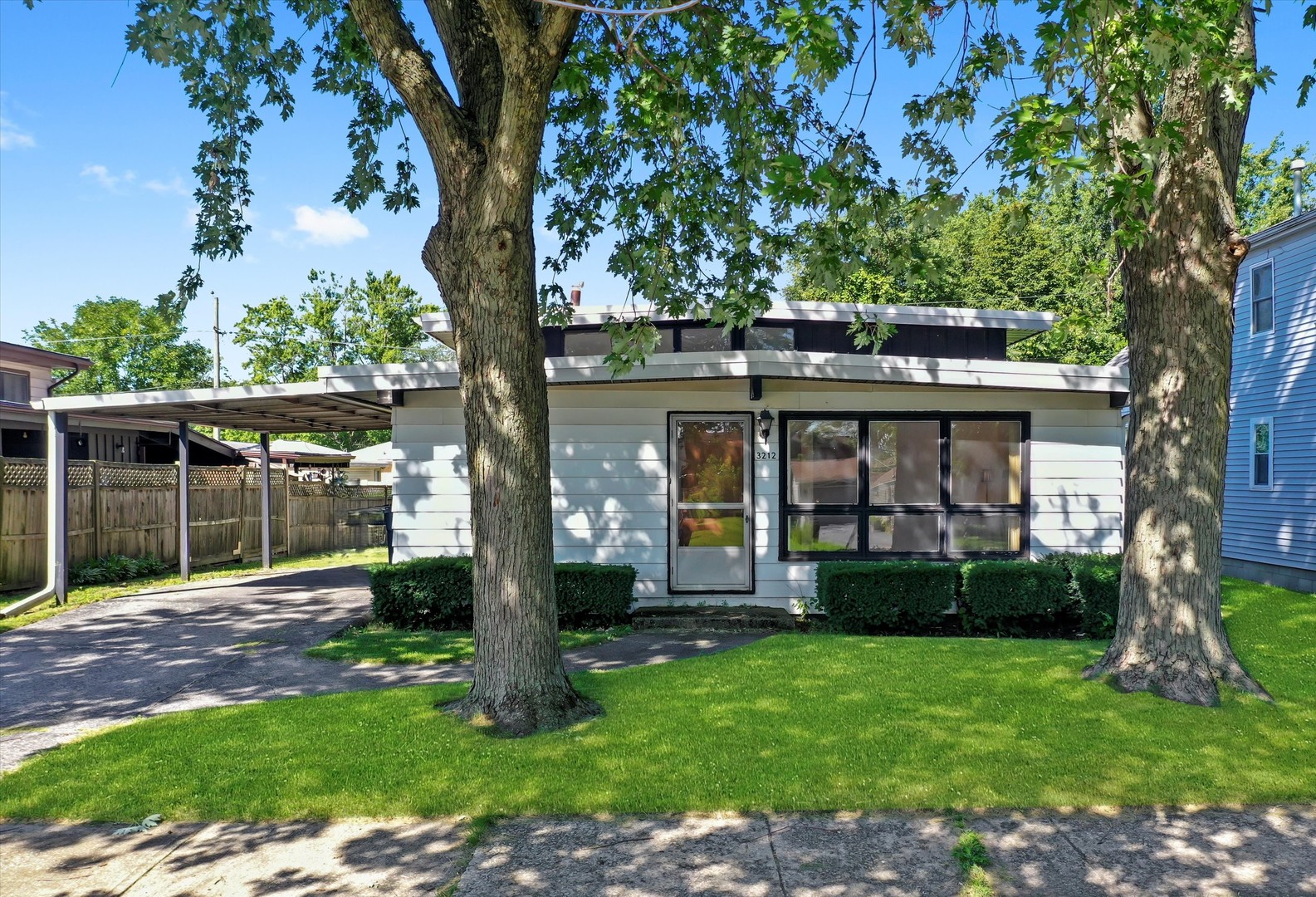 3212 Emerald Avenue, Steger, IL 60475