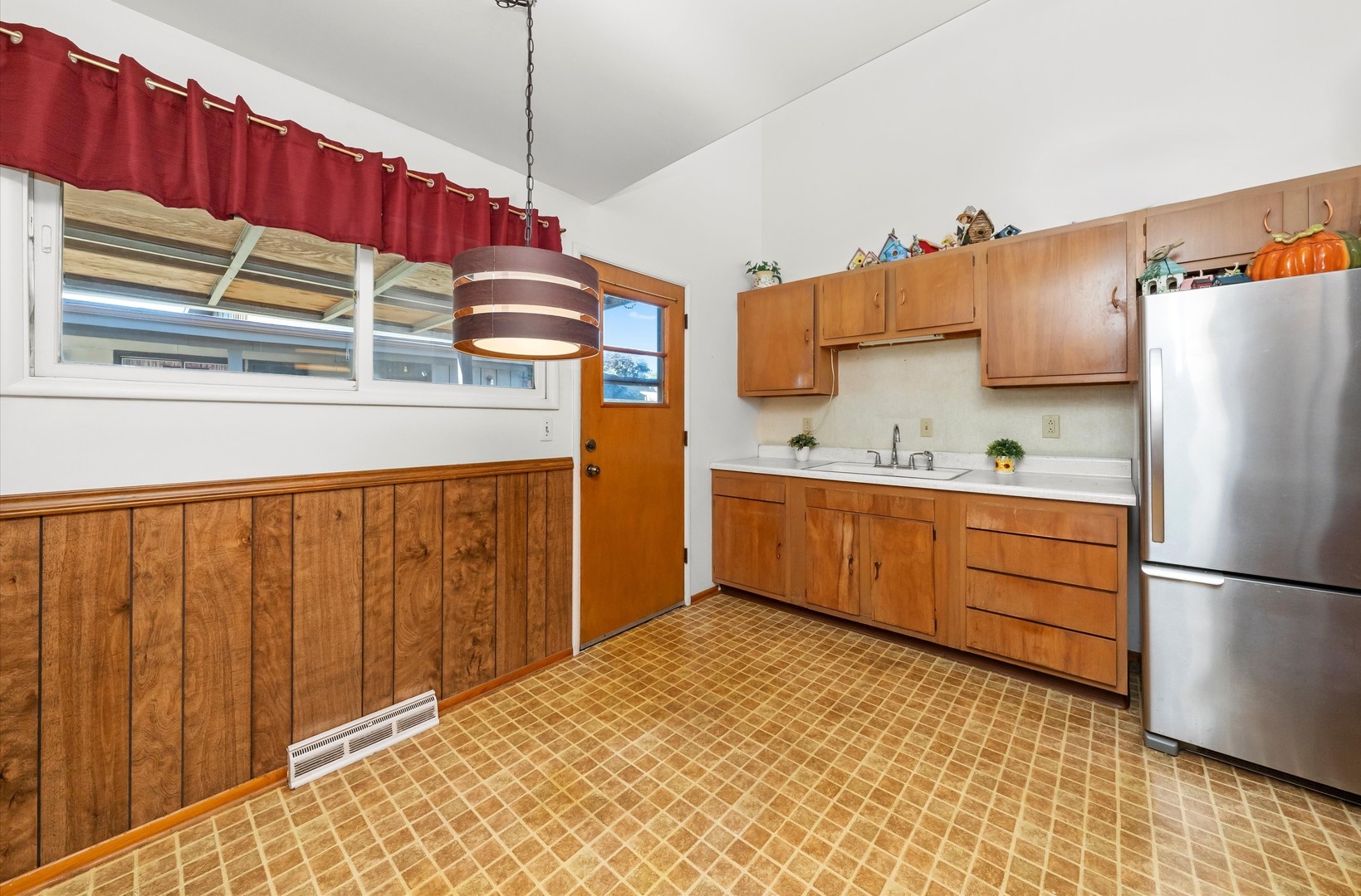 3212 Emerald Avenue, Steger, IL 60475