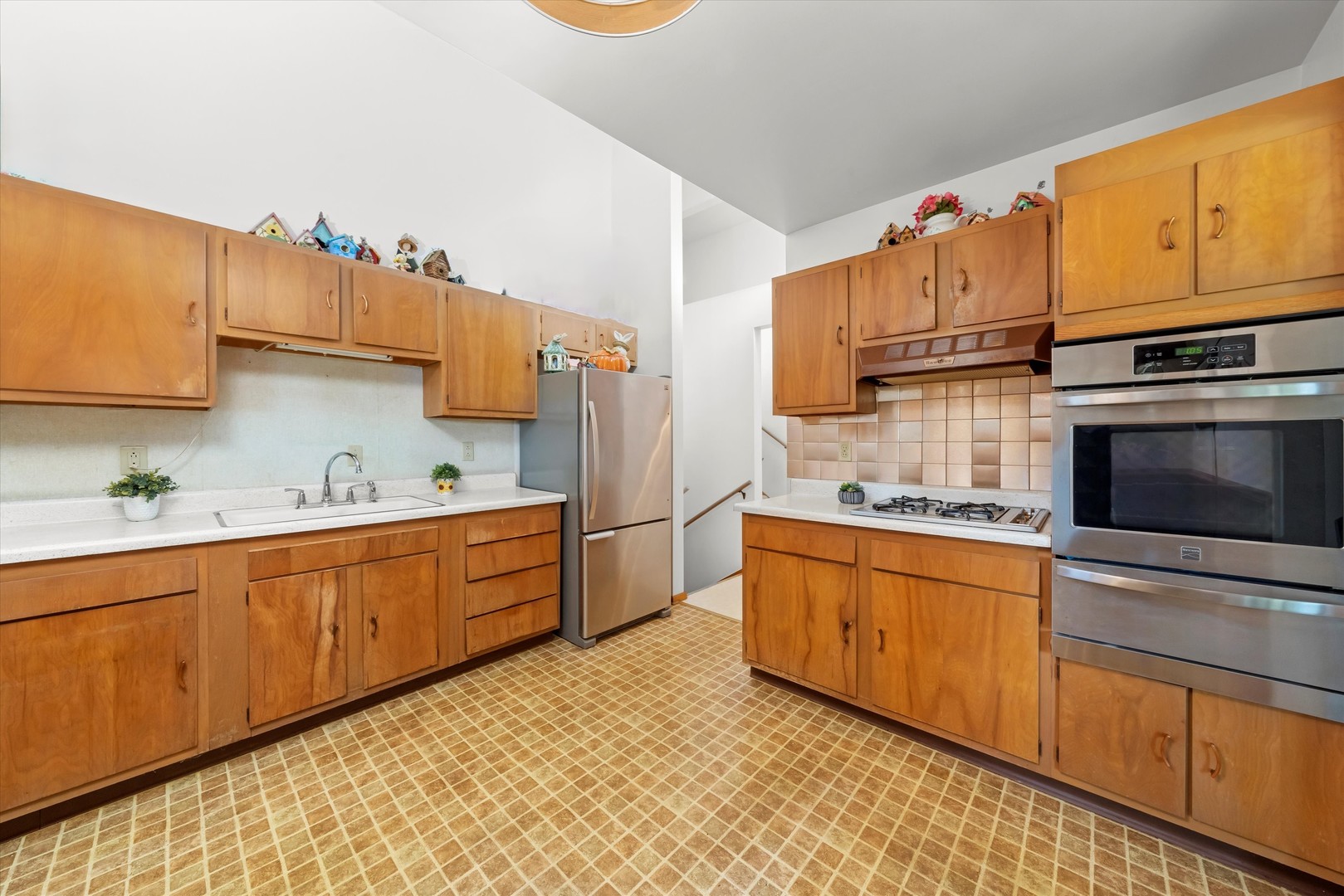 3212 Emerald Avenue, Steger, IL 60475