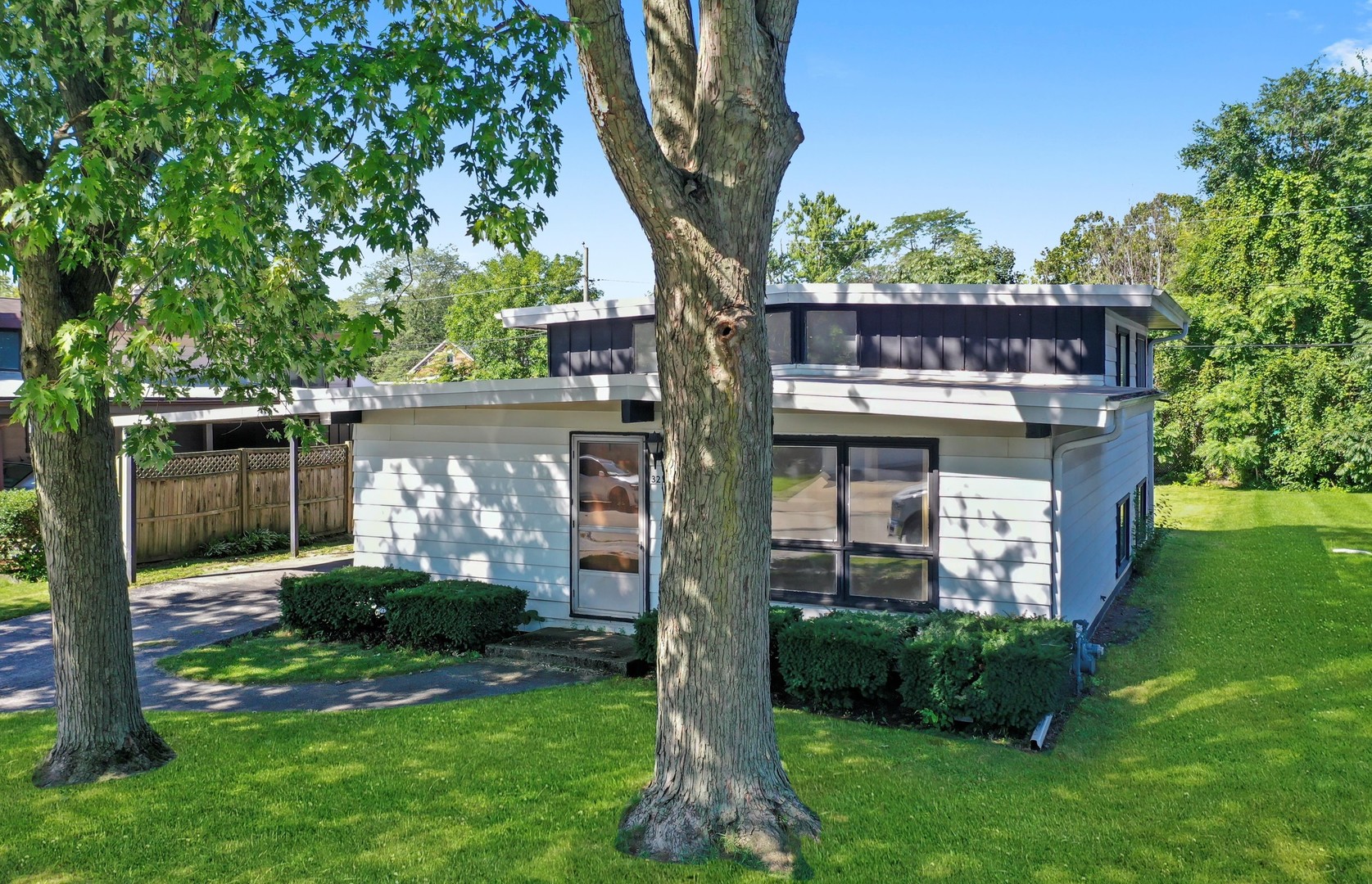 3212 Emerald Avenue, Steger, IL 60475