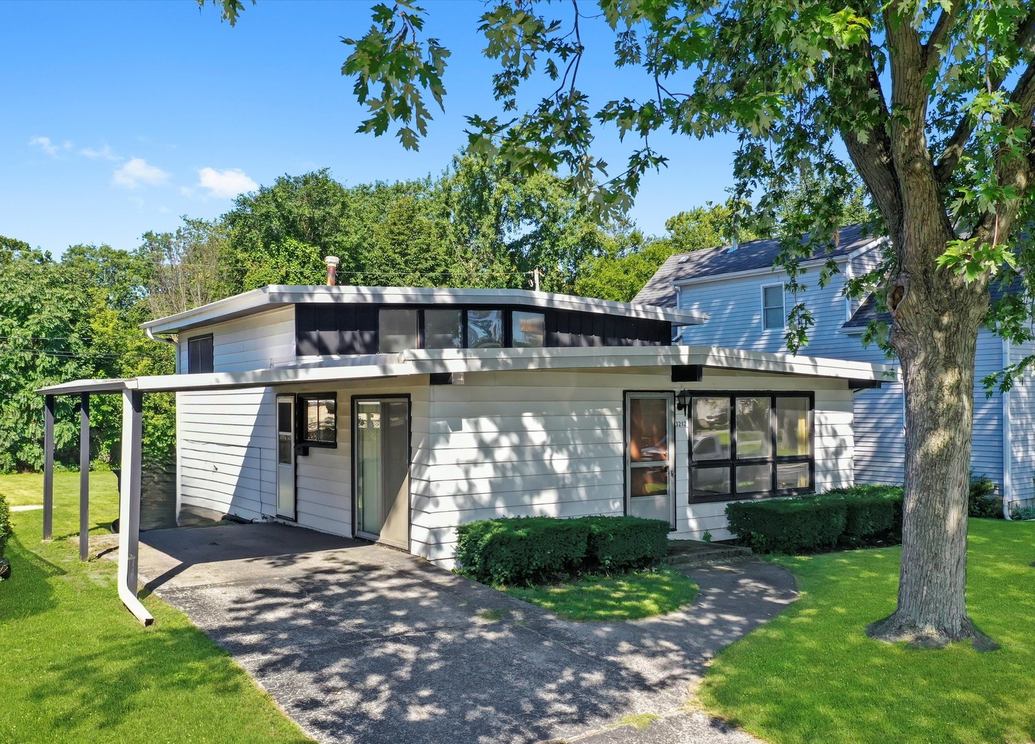 3212 Emerald Avenue, Steger, IL 60475