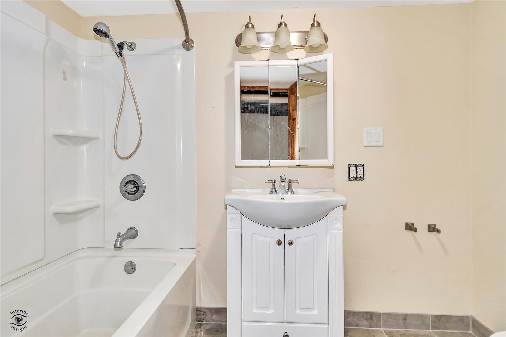 944 E County Line Road, Grant Park, IL 60940