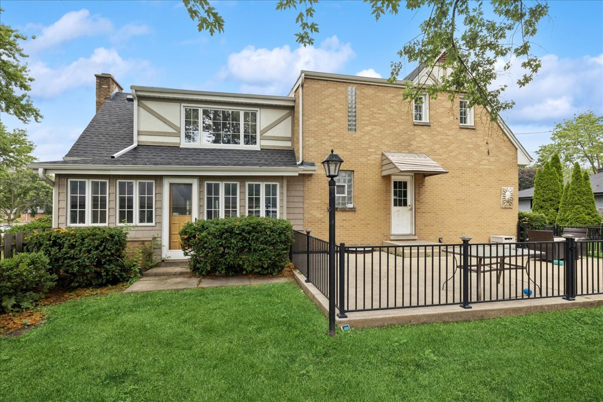 247 N Church Road, Bensenville, IL 60106