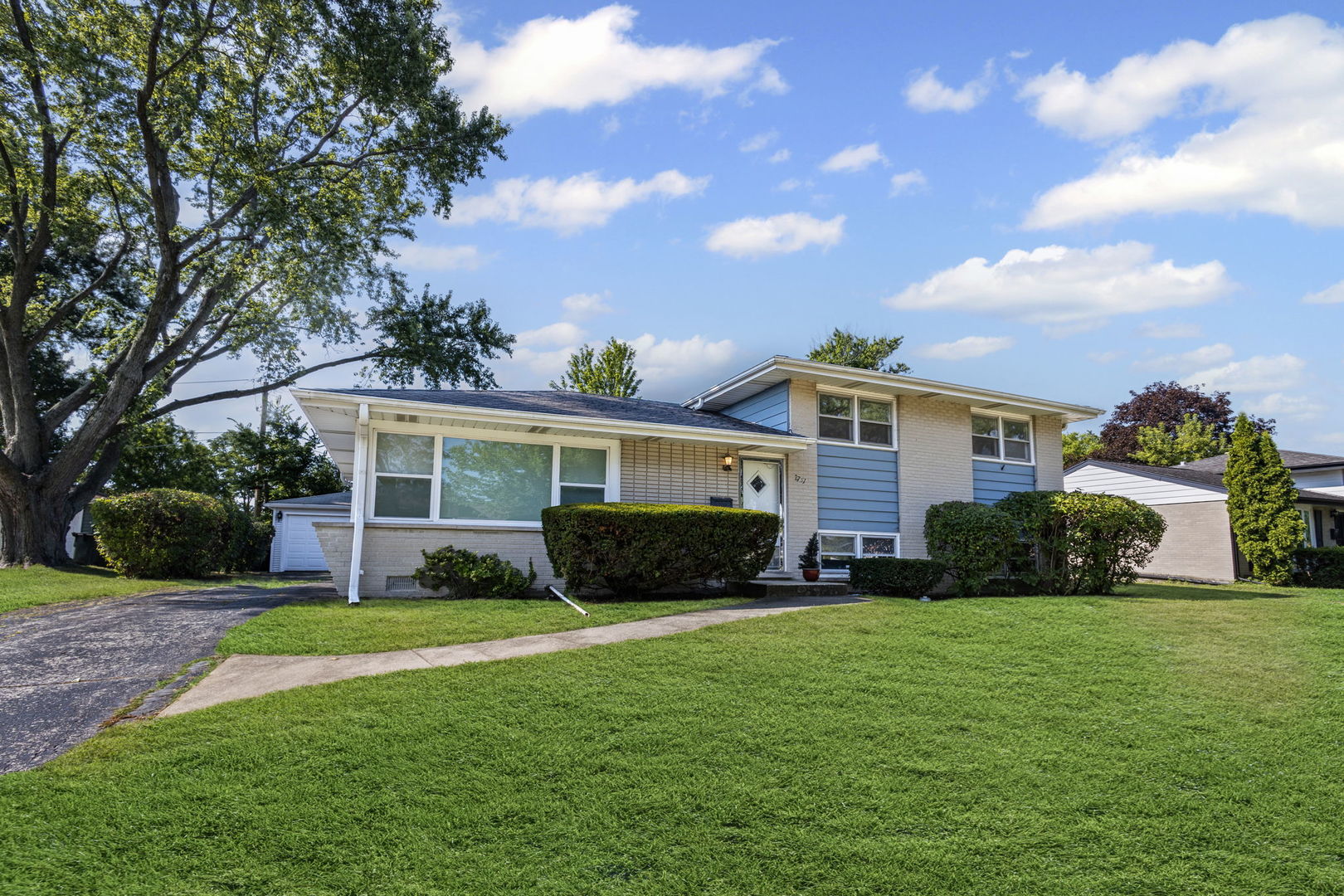 2751 Pauline Avenue, Glenview, IL 60025