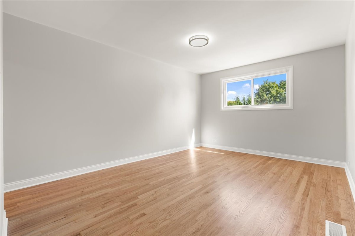 1702 N Drury Lane, Arlington Heights, IL 60004