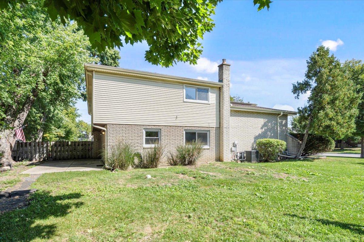 1702 N Drury Lane, Arlington Heights, IL 60004