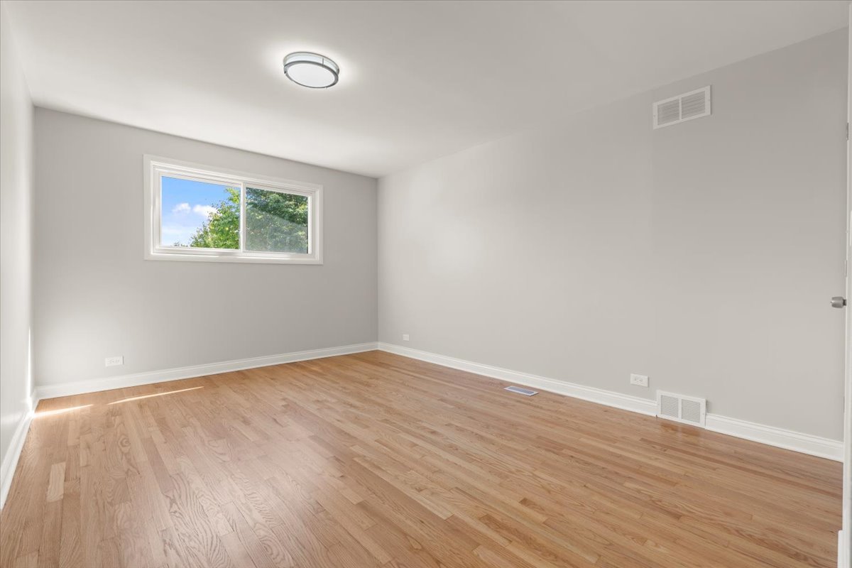 1702 N Drury Lane, Arlington Heights, IL 60004