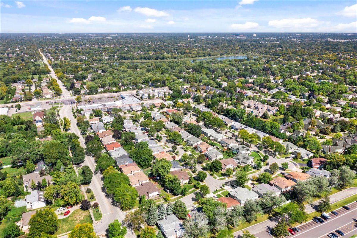 1702 N Drury Lane, Arlington Heights, IL 60004