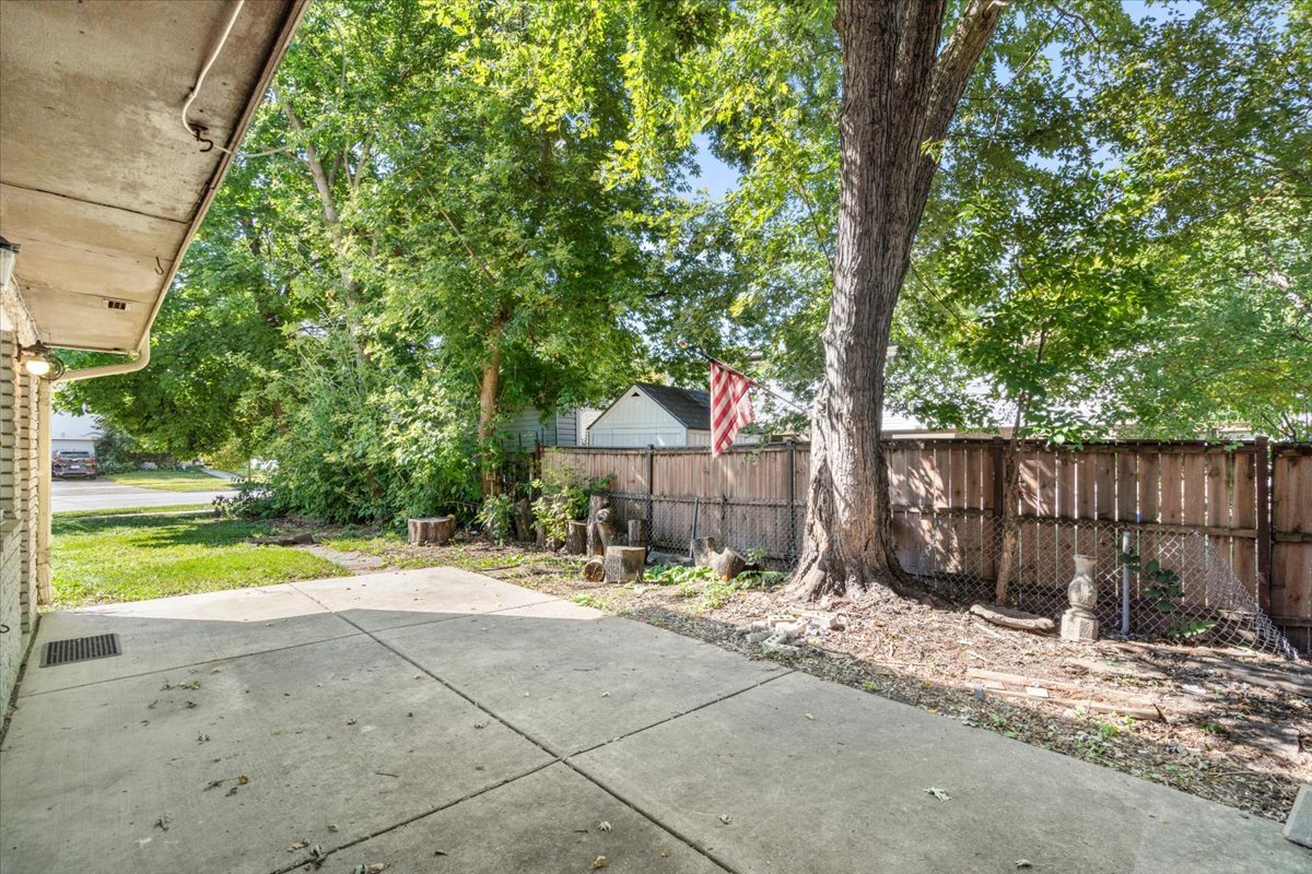 1702 N Drury Lane, Arlington Heights, IL 60004