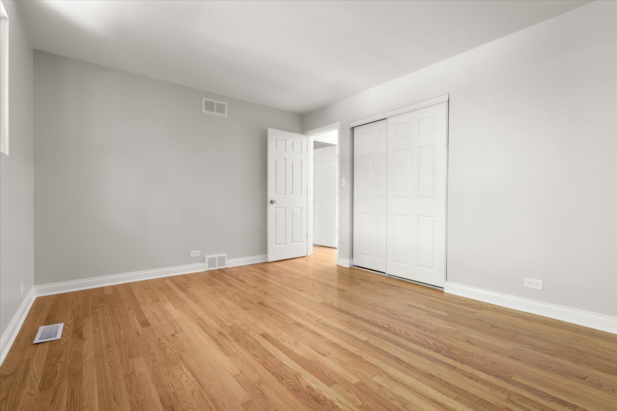 1702 N Drury Lane, Arlington Heights, IL 60004