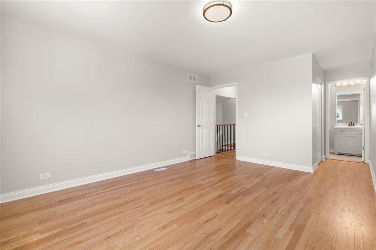 1702 N Drury Lane, Arlington Heights, IL 60004
