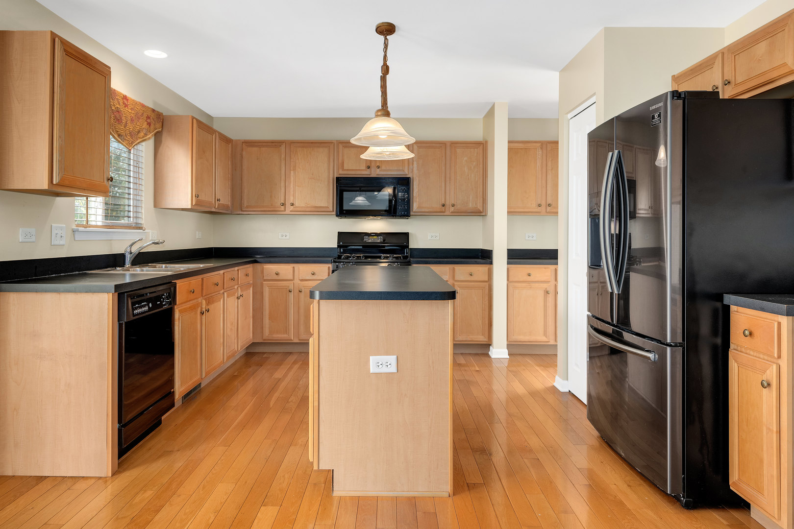 190 Christine Way, Bolingbrook, IL 60440