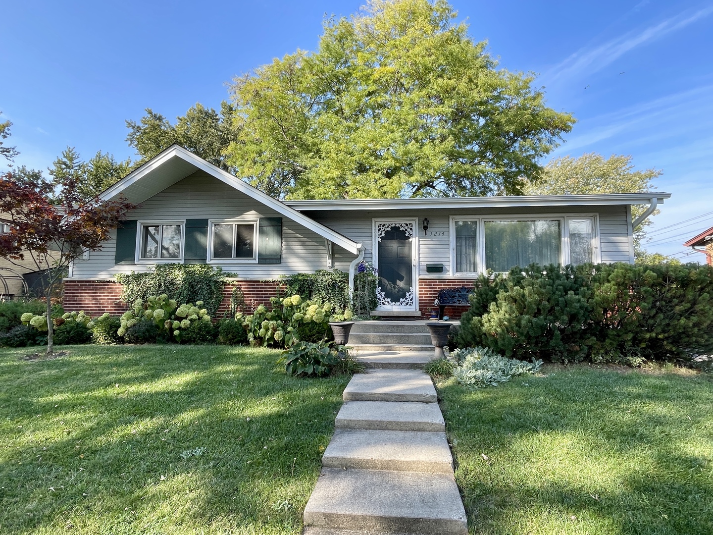 1214 N crabtree Lane, Mount Prospect, IL 60056