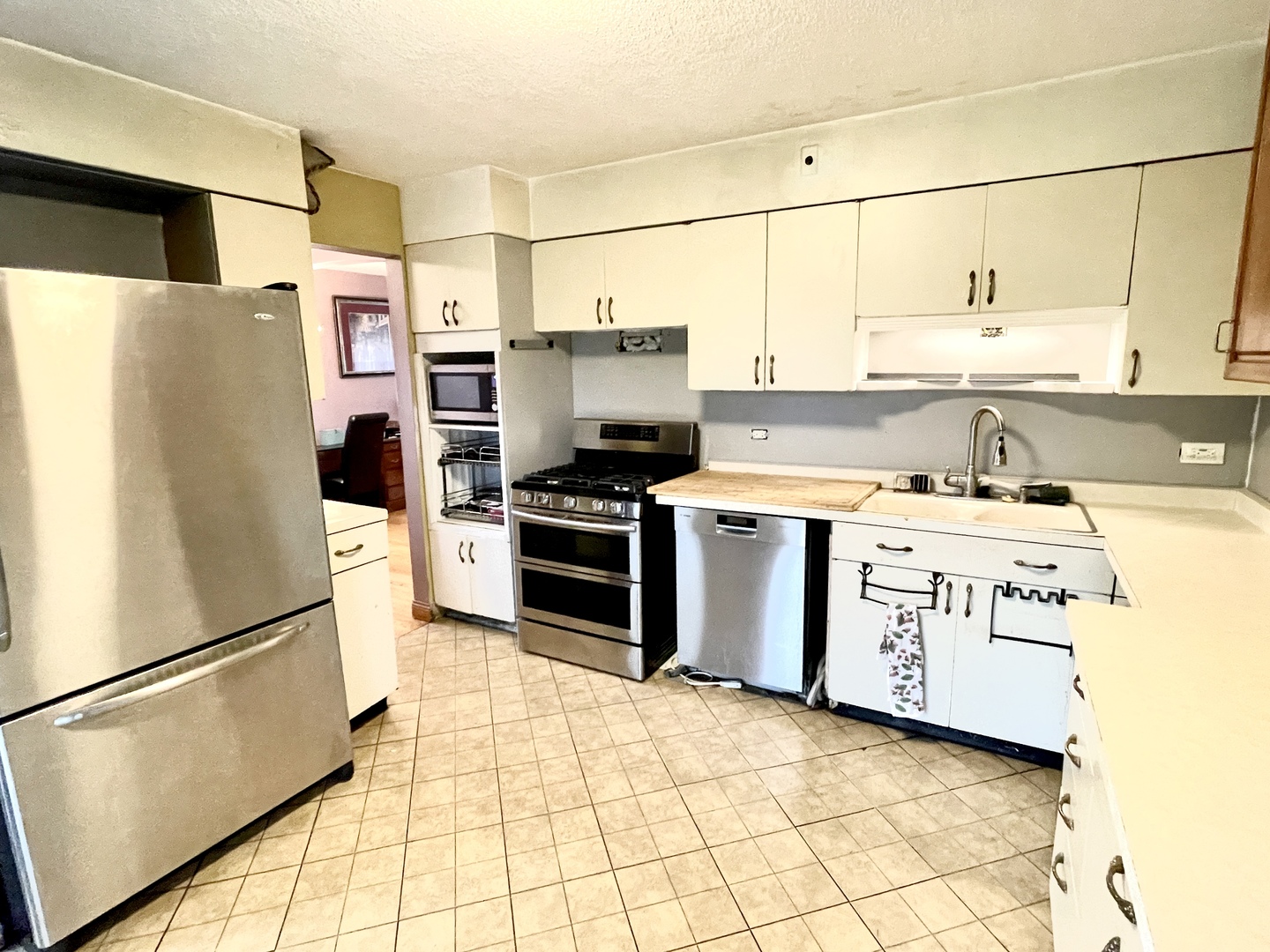 1214 N crabtree Lane, Mount Prospect, IL 60056