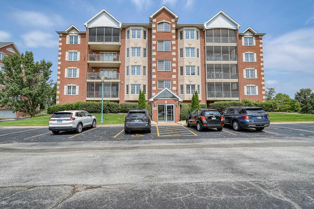 7716 GREENWAY Boulevard #1SW, Tinley Park, IL 60487