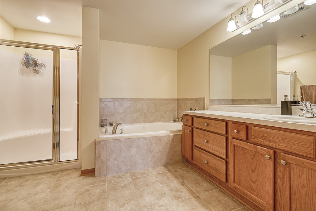 7716 GREENWAY Boulevard #1SW, Tinley Park, IL 60487