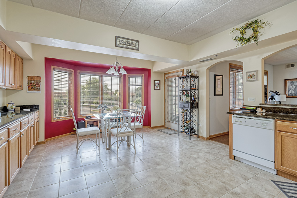 7716 GREENWAY Boulevard #1SW, Tinley Park, IL 60487