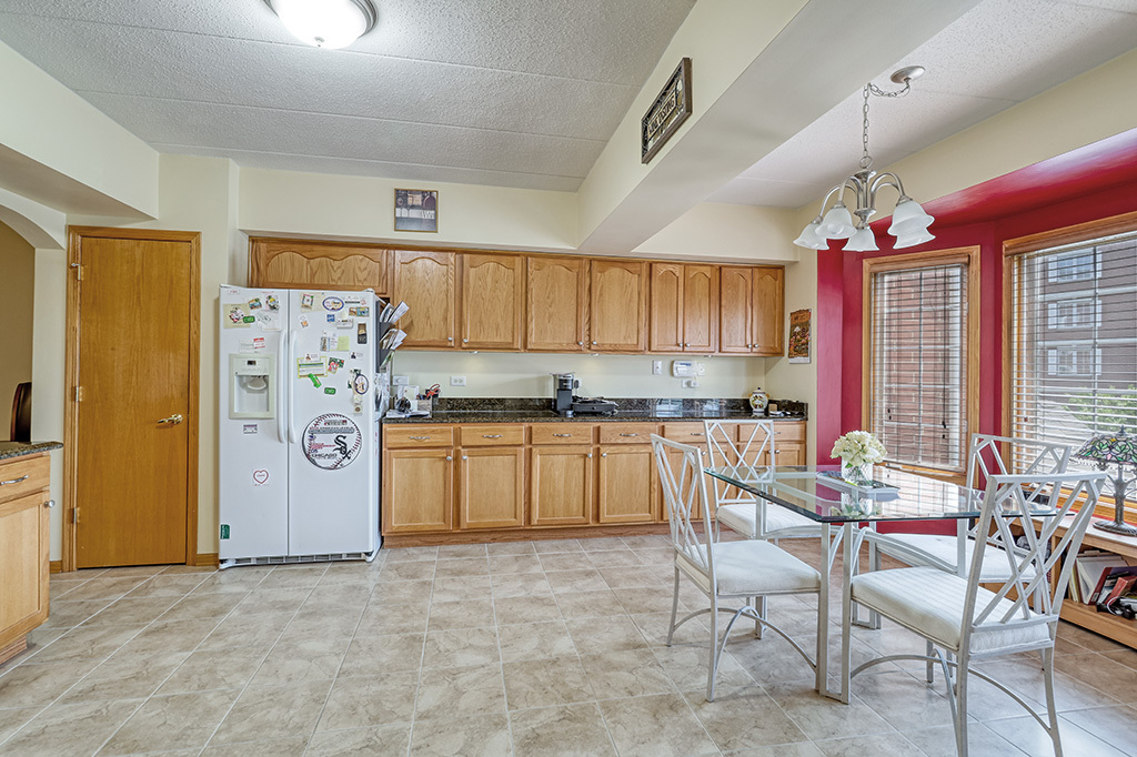 7716 GREENWAY Boulevard #1SW, Tinley Park, IL 60487