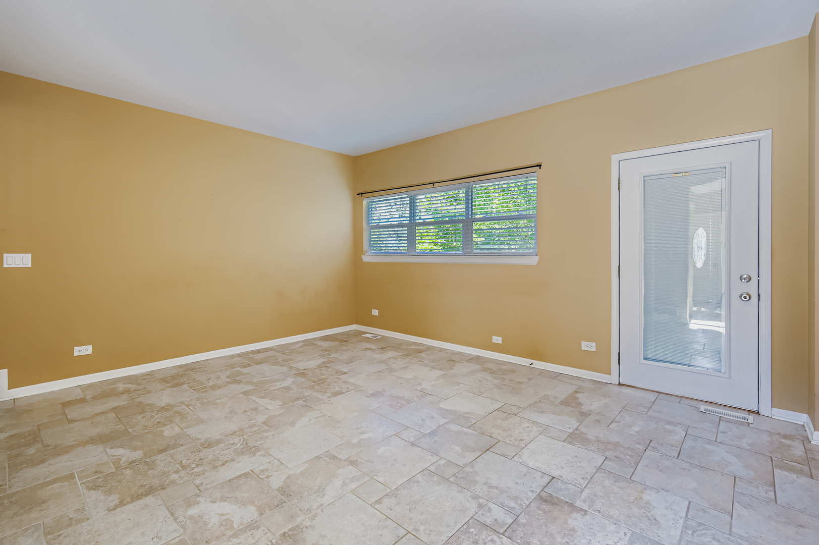 651 Anderson Drive, Lake In The Hills, IL 60156