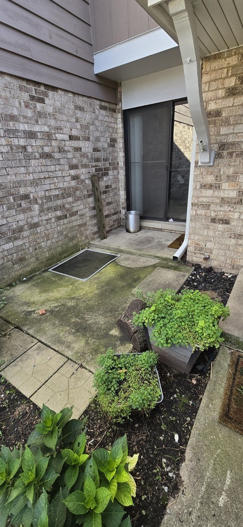 1268 Edinburgh Court, Wheaton, IL 60189