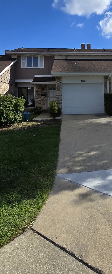 1268 Edinburgh Court, Wheaton, IL 60189