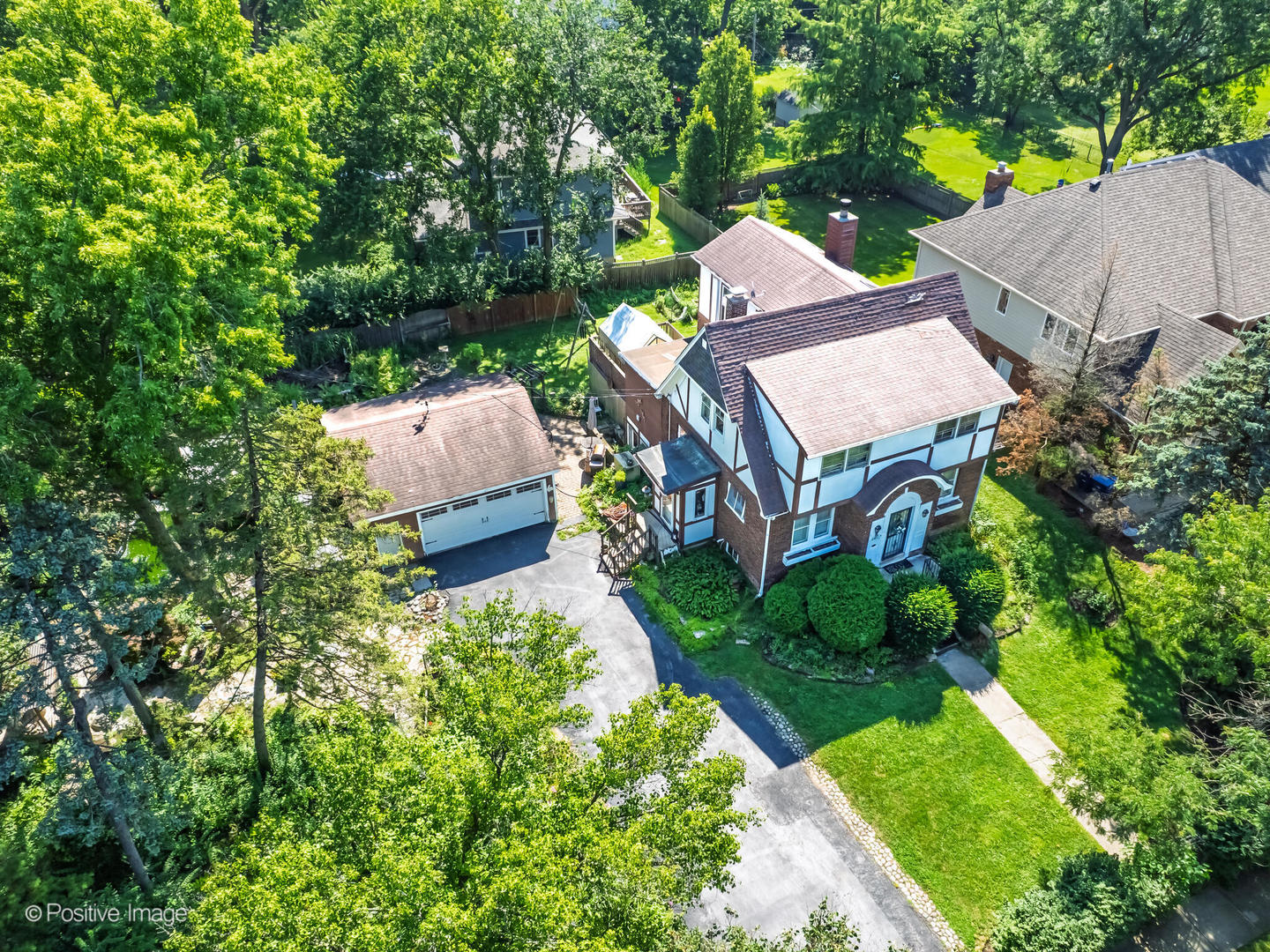 245 Middaugh Road, Clarendon Hills, IL 60514