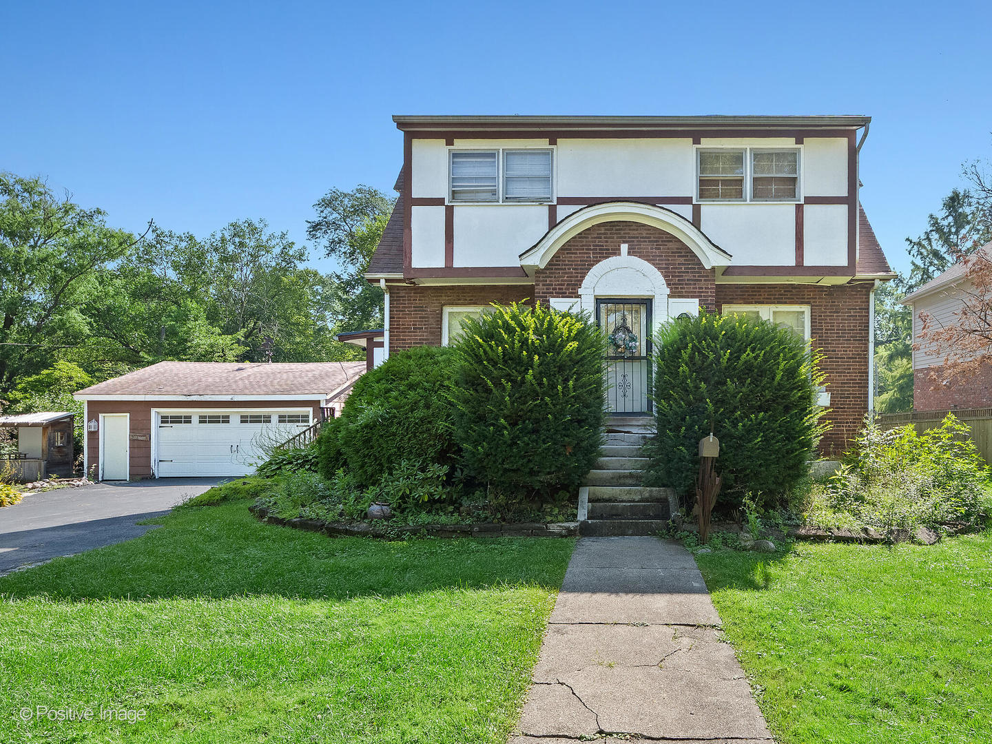 245 Middaugh Road, Clarendon Hills, IL 60514