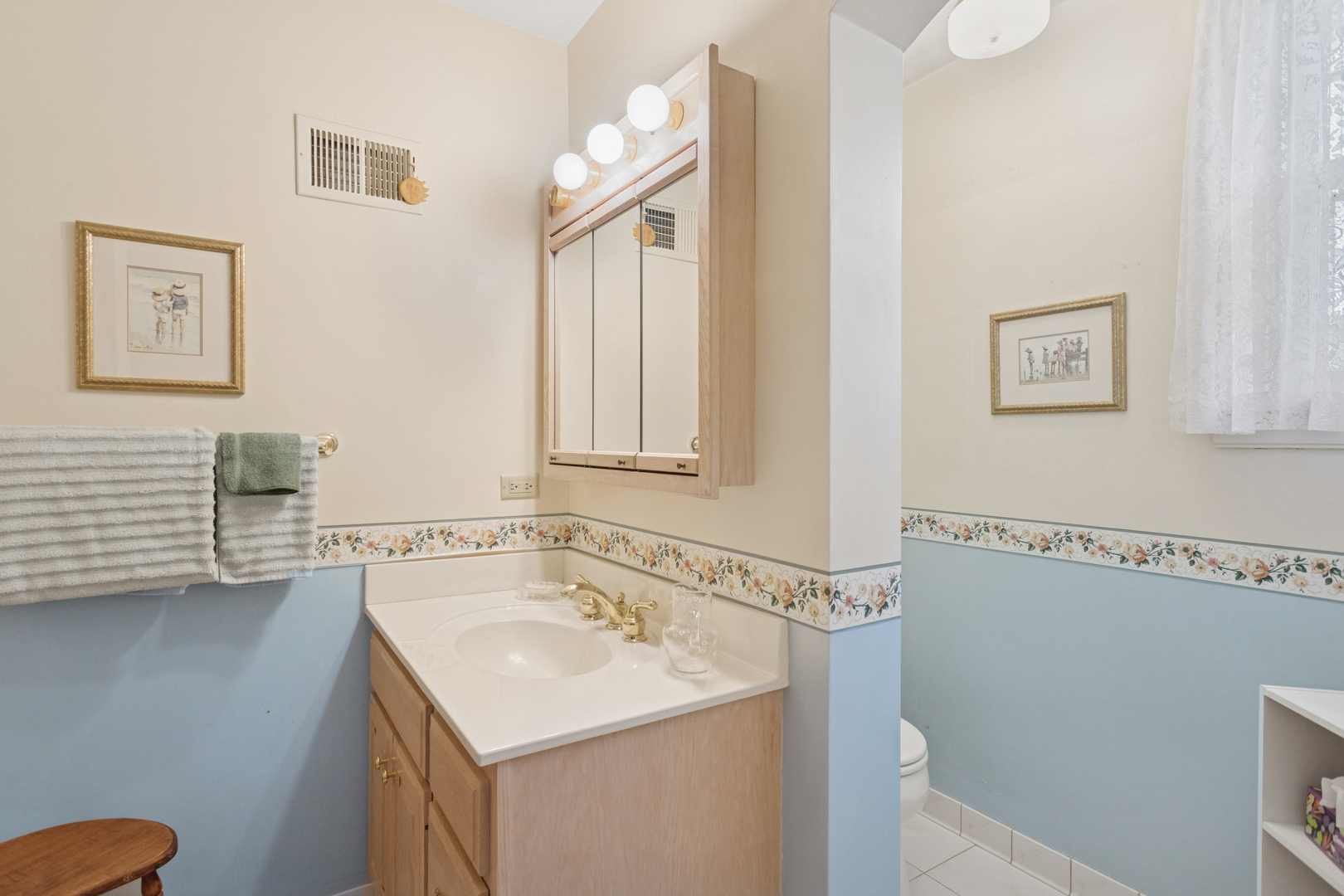 1111 Lexington Street, Wheaton, IL 60187
