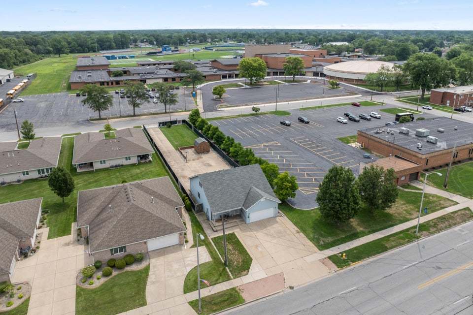 9117 Kennedy Avenue, Highland, IN 46322