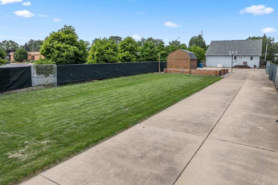 9117 Kennedy Avenue, Highland, IN 46322