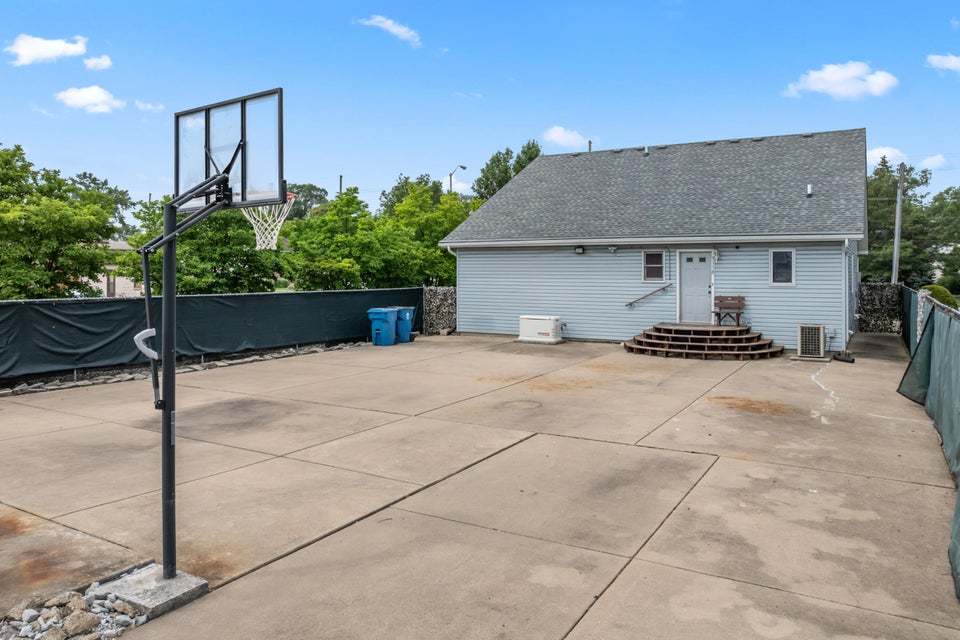9117 Kennedy Avenue, Highland, IN 46322