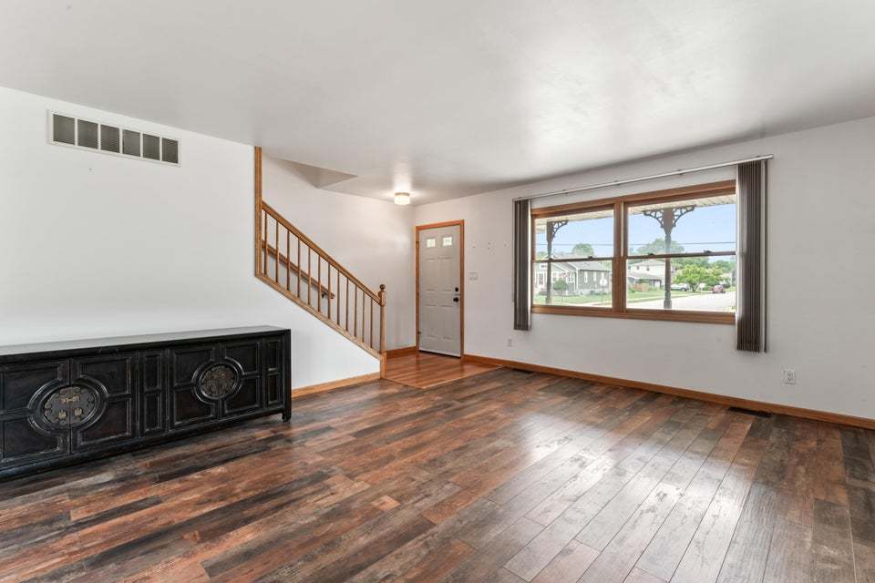 9117 Kennedy Avenue, Highland, IN 46322