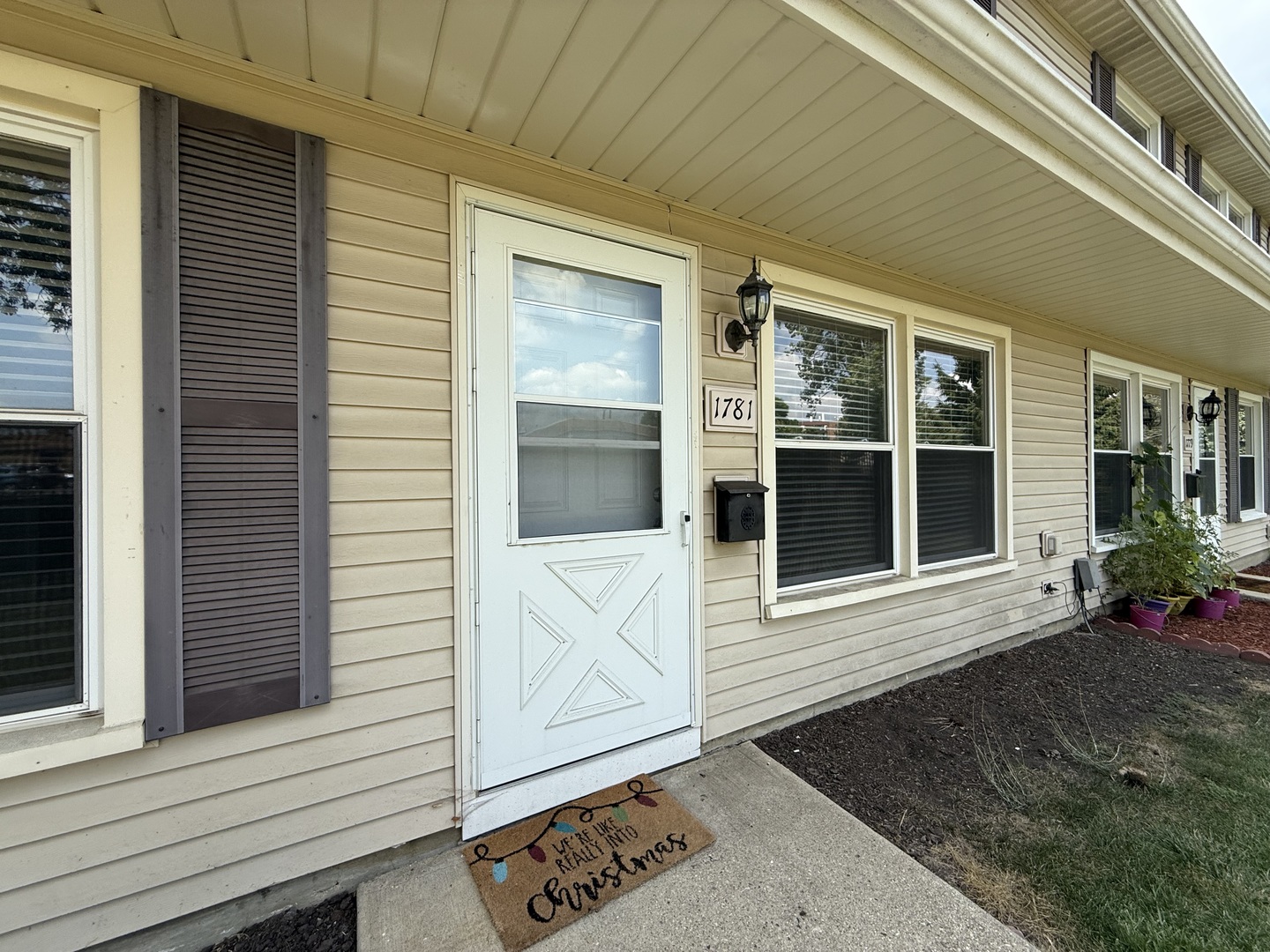 1781 QUEENSBURY Circle, Hoffman Estates, IL 60169