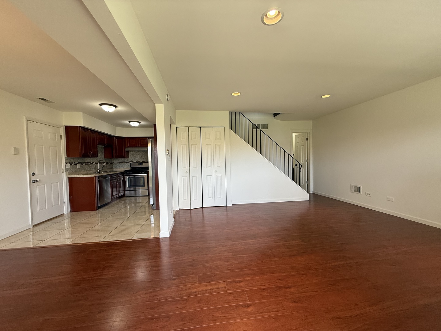 1781 QUEENSBURY Circle, Hoffman Estates, IL 60169