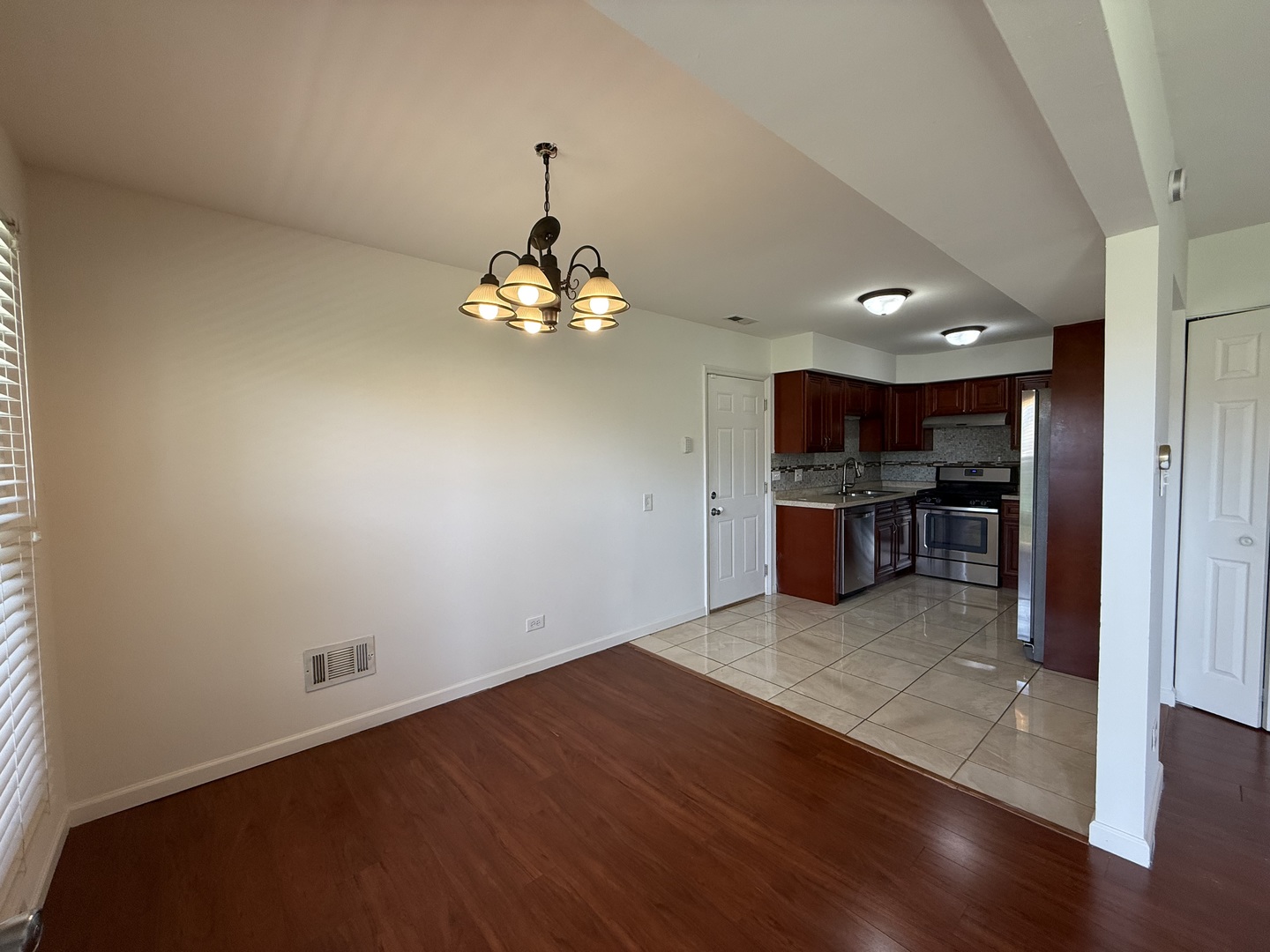 1781 QUEENSBURY Circle, Hoffman Estates, IL 60169