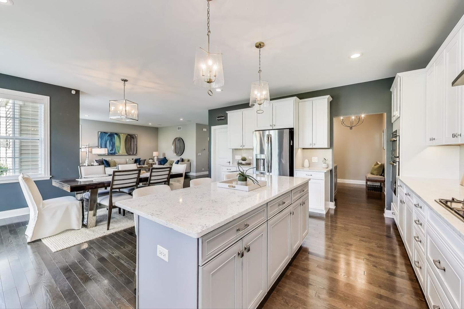 24 S Kaspar Avenue, Arlington Heights, IL 60005