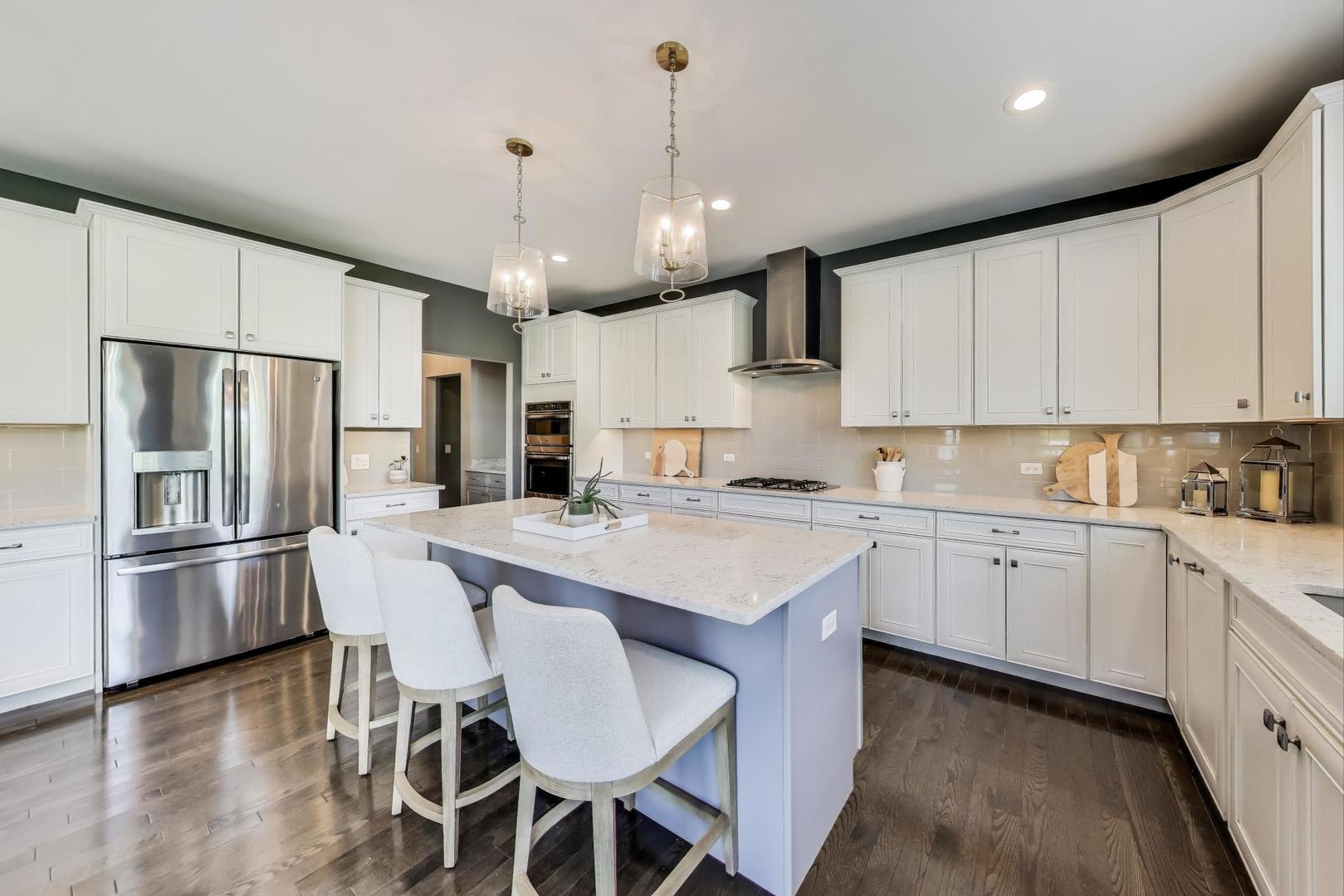24 S Kaspar Avenue, Arlington Heights, IL 60005