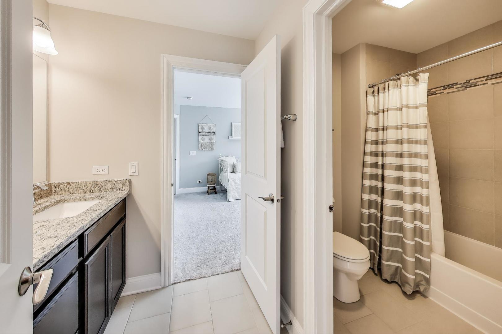 24 S Kaspar Avenue, Arlington Heights, IL 60005