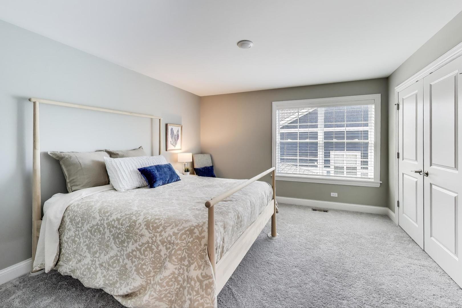 24 S Kaspar Avenue, Arlington Heights, IL 60005