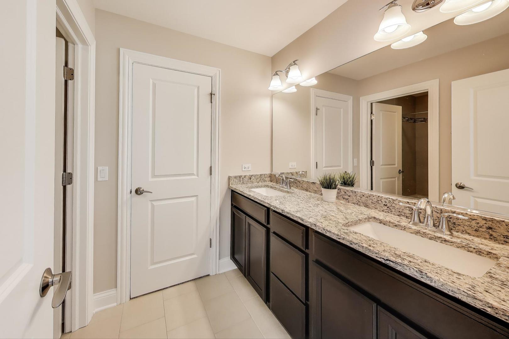 24 S Kaspar Avenue, Arlington Heights, IL 60005