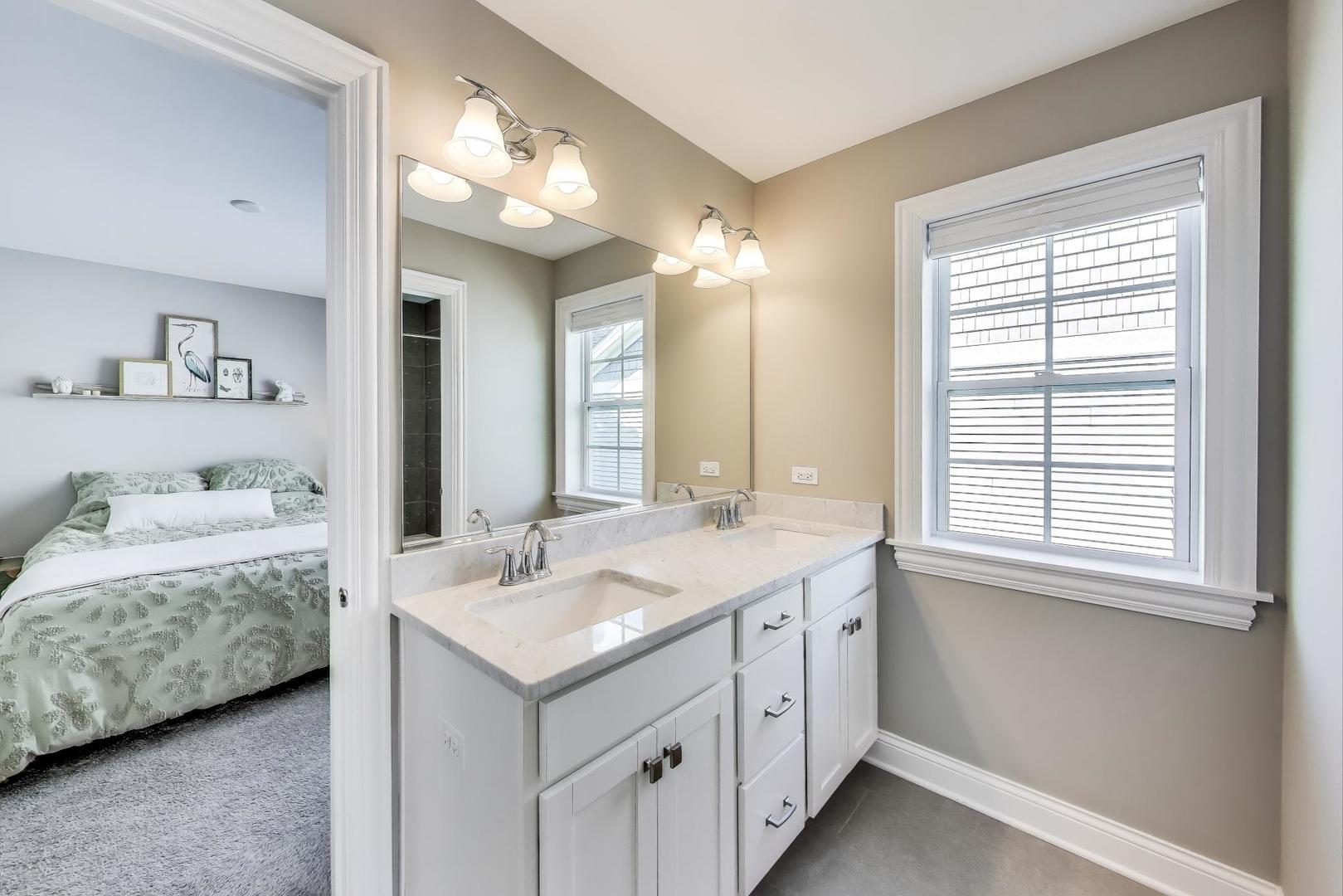 24 S Kaspar Avenue, Arlington Heights, IL 60005