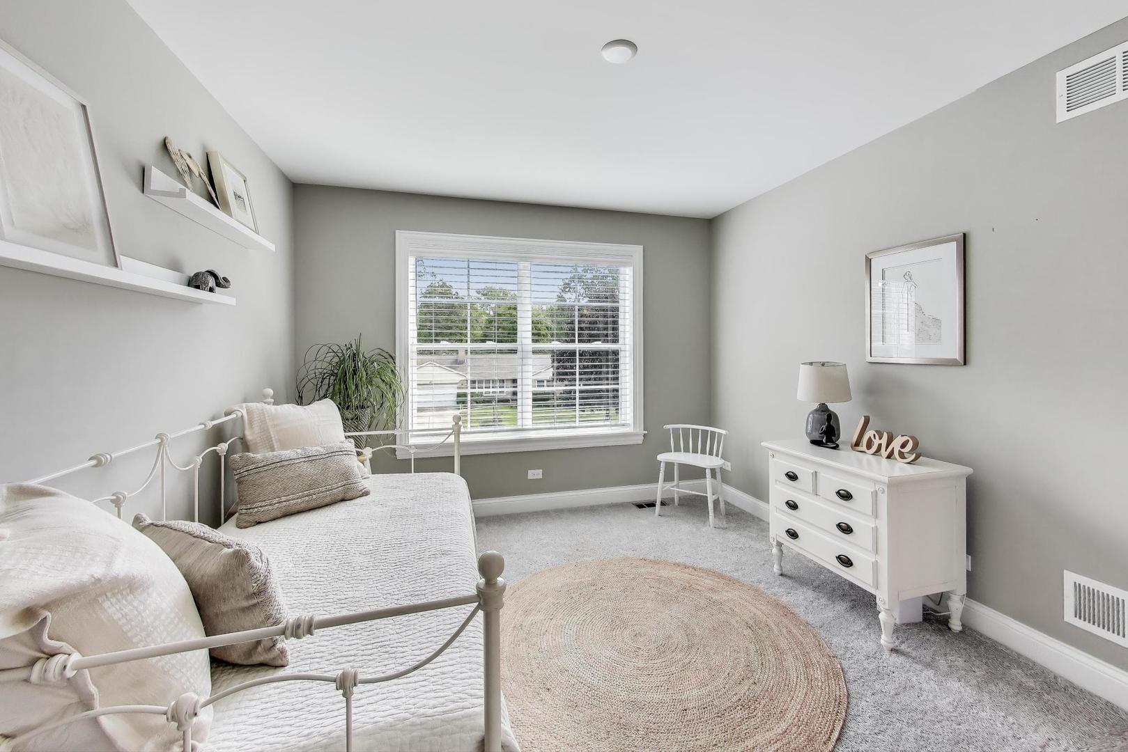 24 S Kaspar Avenue, Arlington Heights, IL 60005
