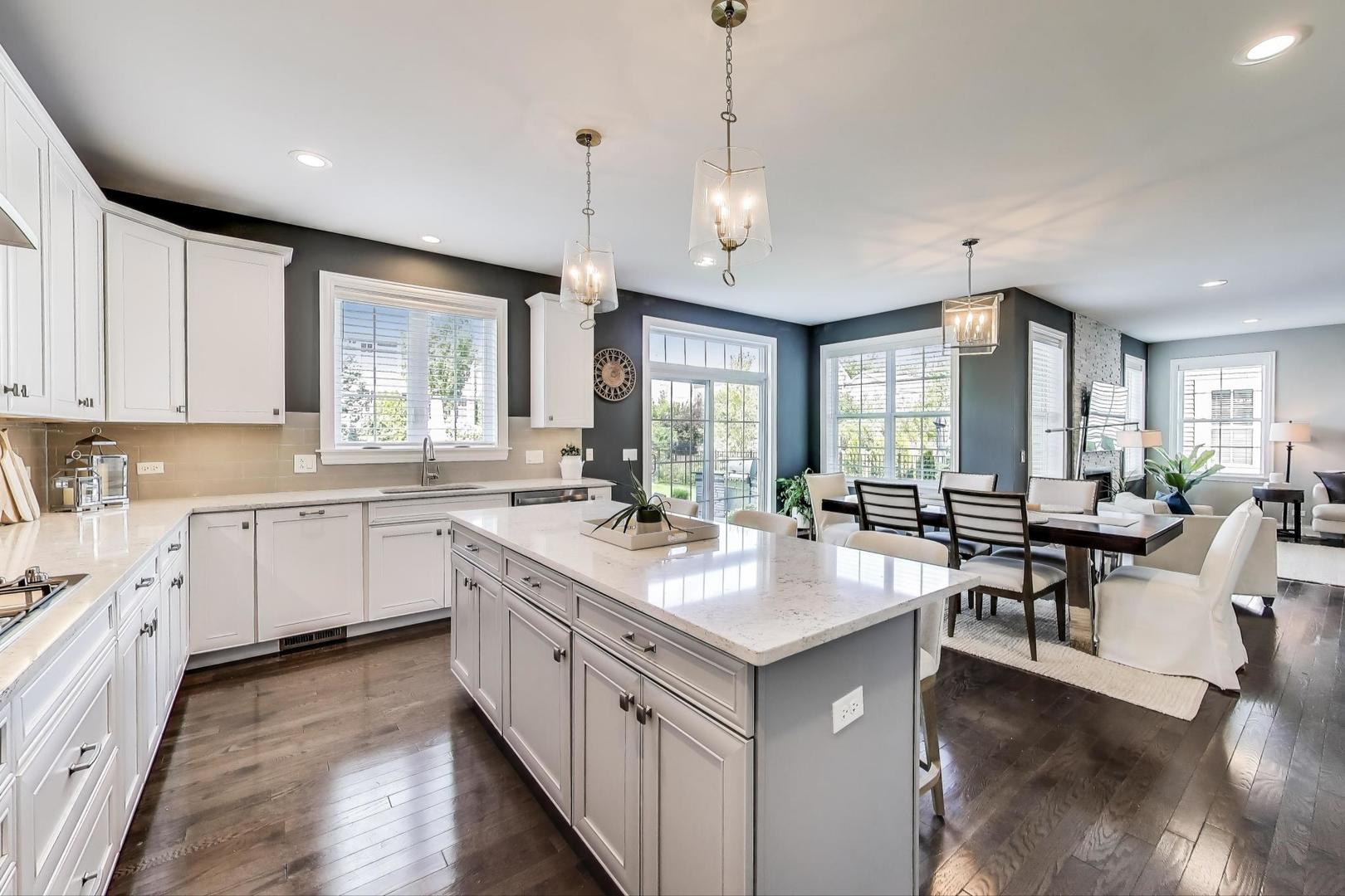 24 S Kaspar Avenue, Arlington Heights, IL 60005